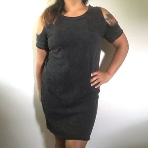 Hollister cold shoulder dress 🥶 👗